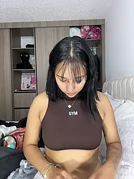 LauStar  online show from April 3, 2:53 am