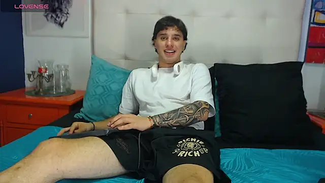 EXCLUSIVE8 online show from March 21, 4:39 am