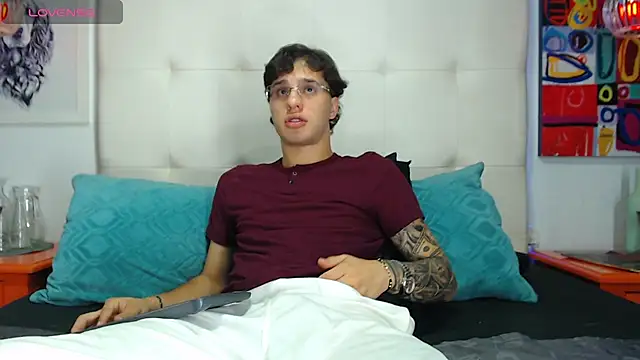 EXCLUSIVE8 online show from March 25, 4:40 am