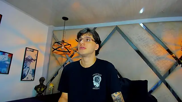 EXCLUSIVE8 online show from April 2, 4:32 am