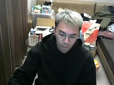 Snapshot of silverwolfwoof chatting on March 12, 1:17 pm silverwolfwoof online show from March 12, 1:17 pm