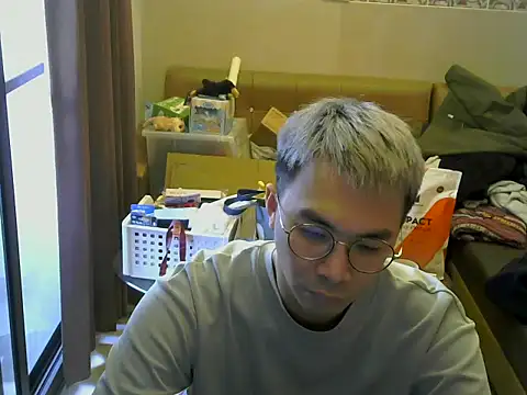 Snapshot of silverwolfwoof chatting on March 13, 7:37 am silverwolfwoof online show from March 13, 7:37 am