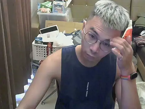 Snapshot of silverwolfwoof chatting on April 5, 5:37 am silverwolfwoof online show from April 5, 5:37 am