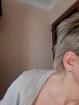 LunaBlaise online show from March 14, 8:42 am