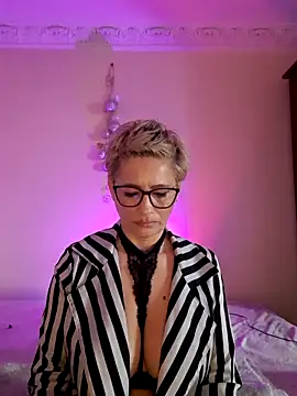 LunaBlaise online show from March 26, 7:58 am