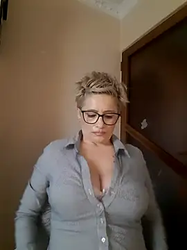 LunaBlaise online show from March 28, 7:08 am