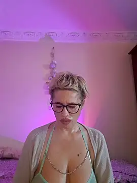 LunaBlaise online show from April 25, 7:11 am