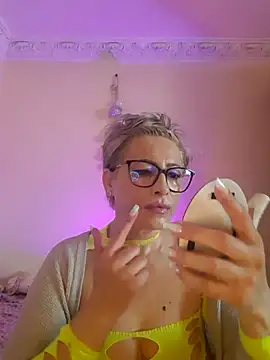LunaBlaise online show from May 4, 7:37 am