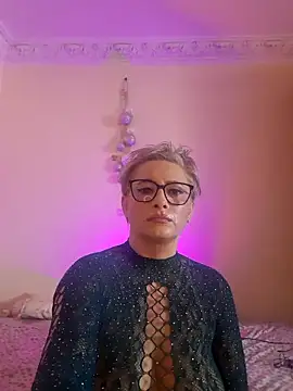 LunaBlaise online show from May 5, 7:38 am