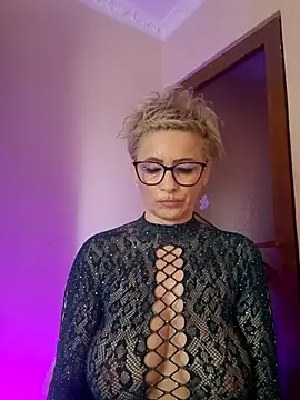 LunaBlaise online show from May 16, 6:21 am