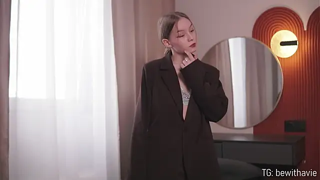 VenaLammo online show from March 29, 1:33 pm