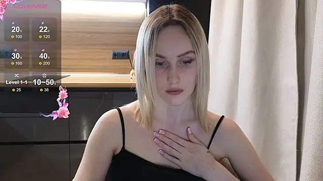 Snapshot of Bella_Villen chatting on April 1, 5:54 pm Bella Villen online show from April 1, 5:54 pm