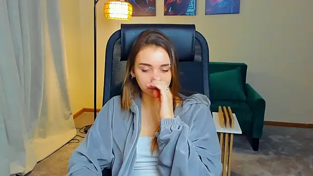 Snapshot of CarmelPerlas chatting on March 4, 6:19 am CarmelPerlas online show from March 4, 6:19 am