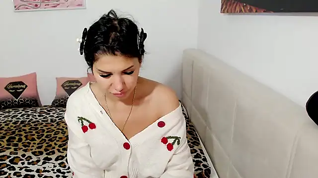 Snapshot of NickyHotXO chatting on May 13, 4:32 am NickyHotXO online show from May 13, 4:32 am