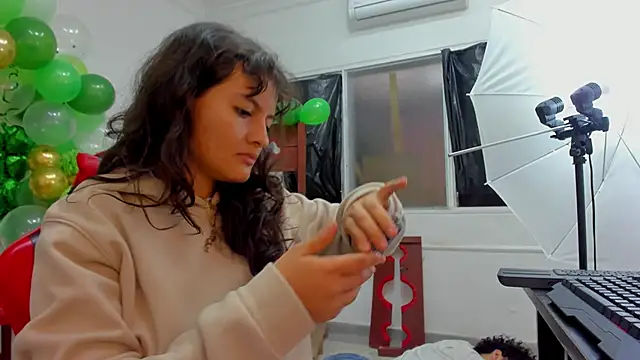 MiaBella and Max online show from March 18, 11:57 am