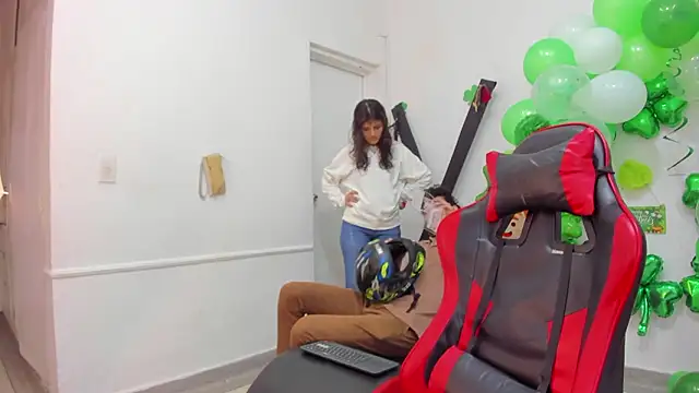 MiaBella and Max online show from March 20, 11:59 am