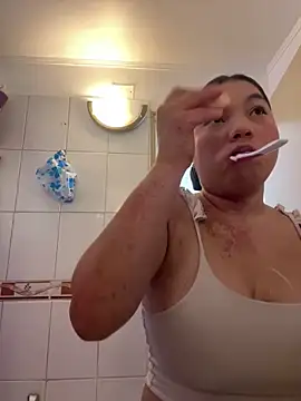 WHITEWOMEN 2 online show from March 10, 3:17 pm