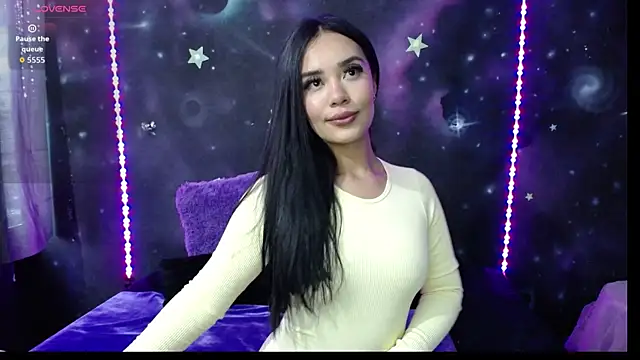 Snapshot of ValentinaRojass_ chatting on April 11, 2:43 pm ValentinaRojass online show from April 11, 2:43 pm