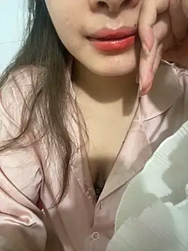 Snapshot of Xoai-cute chatting on April 24, 6:49 am Xoai-cute online show from April 24, 6:49 am