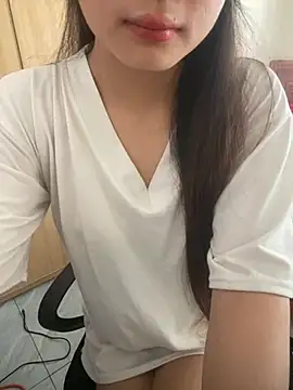 Snapshot of Xoai-cute chatting on May 18, 3:24 am Xoai-cute online show from May 18, 3:24 am