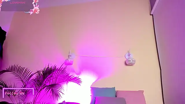 Snapshot of _VALERIAGOMEZ chatting on March 5, 10:55 am VALERIAGOMEZ online show from March 5, 10:55 am