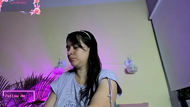 Snapshot of _VALERIAGOMEZ chatting on March 7, 11:07 am VALERIAGOMEZ online show from March 7, 11:07 am