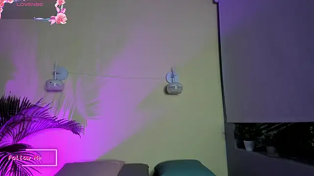 Snapshot of _VALERIAGOMEZ chatting on March 12, 11:05 am VALERIAGOMEZ online show from March 12, 11:05 am