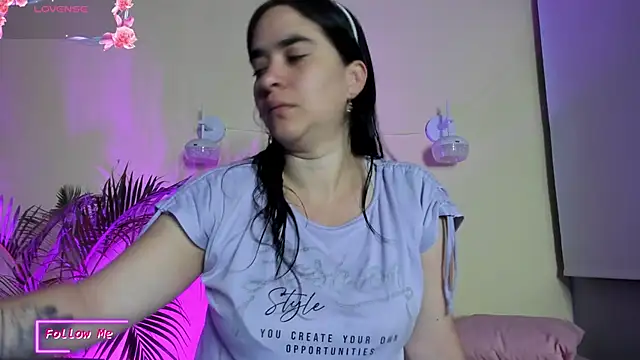 Snapshot of _VALERIAGOMEZ chatting on March 21, 9:36 am VALERIAGOMEZ online show from March 21, 9:36 am