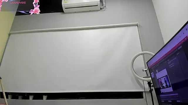 Snapshot of _VALERIAGOMEZ chatting on March 27, 9:53 am VALERIAGOMEZ online show from March 27, 9:53 am