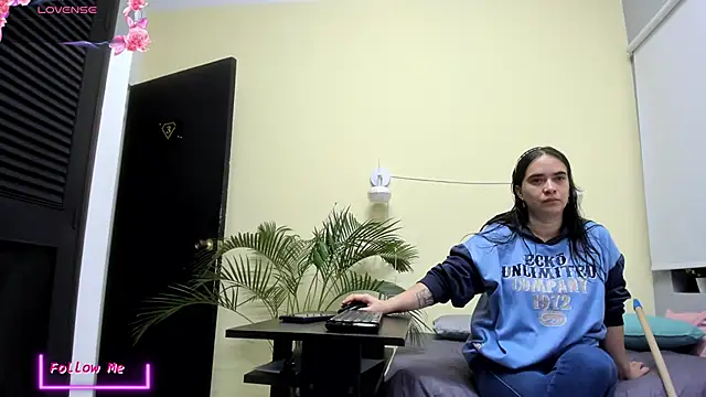 Snapshot of _VALERIAGOMEZ chatting on March 31, 9:43 am VALERIAGOMEZ online show from March 31, 9:43 am