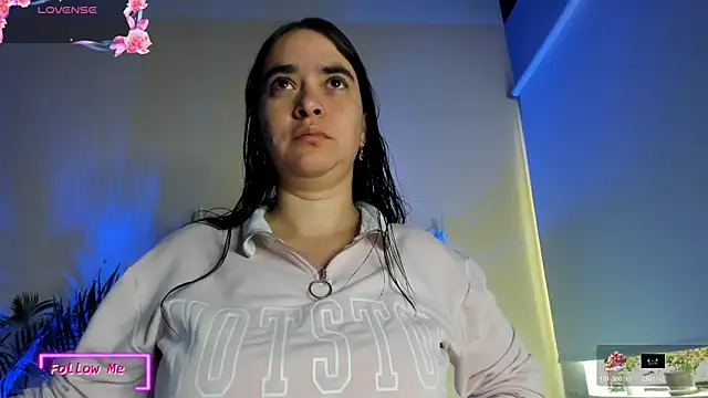 Snapshot of _VALERIAGOMEZ chatting on April 1, 12:39 pm VALERIAGOMEZ online show from April 1, 12:39 pm