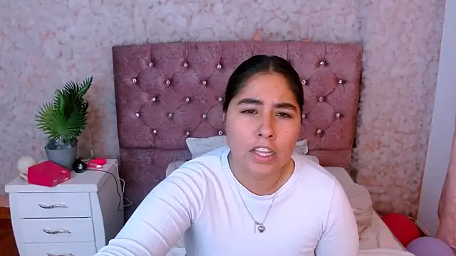 Snapshot of Sofiazaf_ chatting on March 5, 12:23 pm Sofiazaf online show from March 5, 12:23 pm