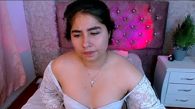Snapshot of Sofiazaf_ chatting on March 7, 12:24 pm Sofiazaf online show from March 7, 12:24 pm