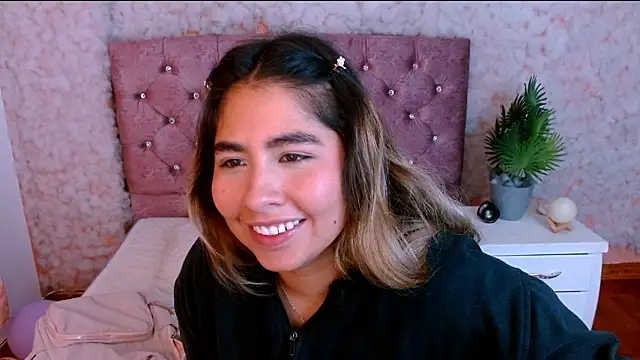 Snapshot of Sofiazaf_ chatting on March 9, 12:20 pm Sofiazaf online show from March 9, 12:20 pm