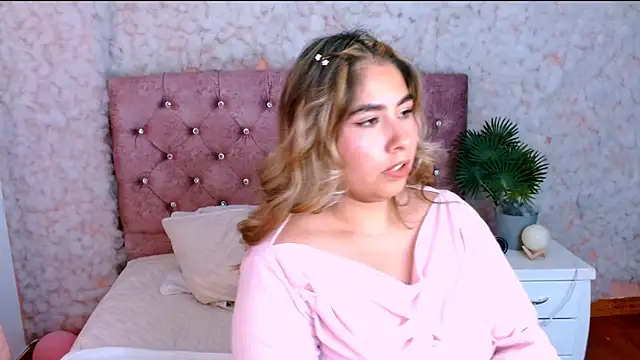 Snapshot of Sofiazaf_ chatting on March 17, 7:39 pm Sofiazaf online show from March 17, 7:39 pm