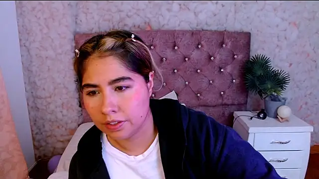 Snapshot of Sofiazaf_ chatting on March 20, 12:43 pm Sofiazaf online show from March 20, 12:43 pm