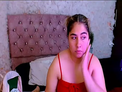 Snapshot of Sofiazaf_ chatting on April 1, 1:23 pm Sofiazaf online show from April 1, 1:23 pm