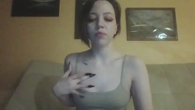 Snapshot of Mollystouch chatting on April 1, 4:37 pm Mollystouch online show from April 1, 4:37 pm