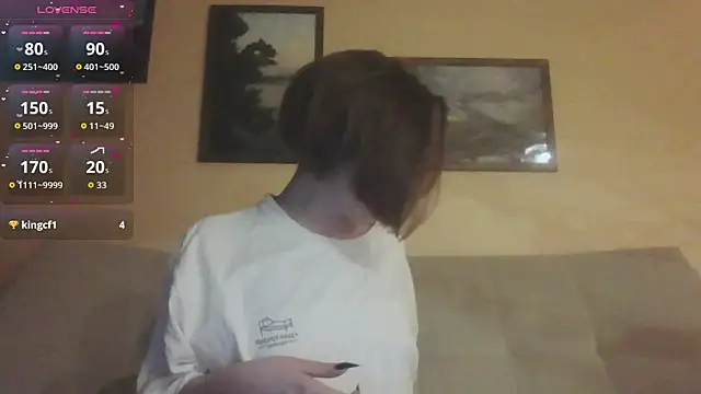 Snapshot of Mollystouch chatting on April 3, 2:31 am Mollystouch online show from April 3, 2:31 am