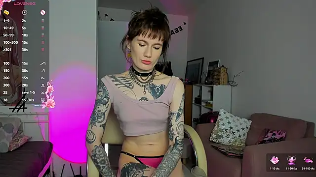 Snapshot of Angie_CandyCat chatting on April 20, 4:32 pm Angie CandyCat online show from April 20, 4:32 pm