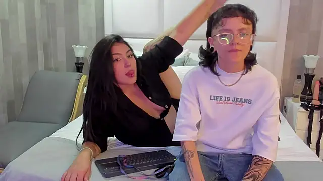 Snapshot of CaliferAndAurora chatting on March 16, 8:13 pm CaliferAndAurora online show from March 16, 8:13 pm