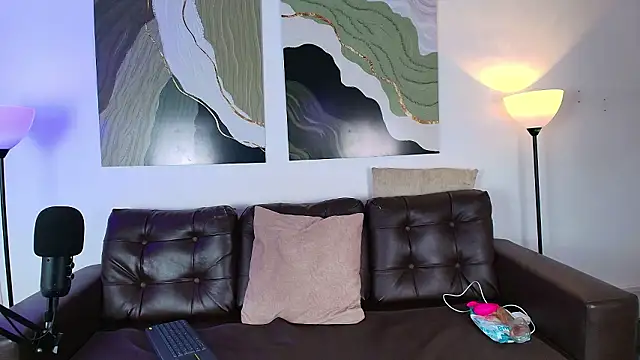 Maii Luna online show from March 11, 3:45 am