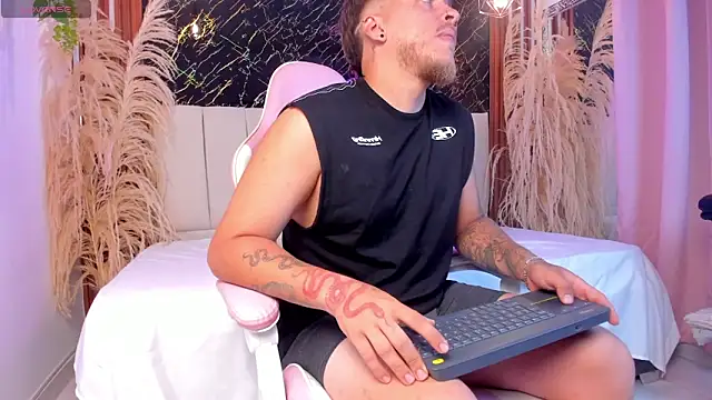 Snapshot of keane_lee_ chatting on March 30, 12:17 pm keane lee online show from March 30, 12:17 pm