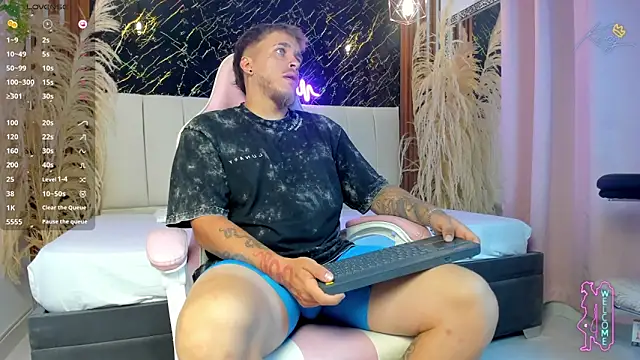 Snapshot of keane_lee_ chatting on April 1, 12:50 pm keane lee online show from April 1, 12:50 pm