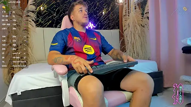 Snapshot of keane_lee_ chatting on April 4, 12:24 pm keane lee online show from April 4, 12:24 pm