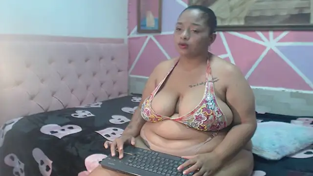 Snapshot of Doll_rihana chatting on June 2, 6:21 pm Doll rihana online show from June 2, 6:21 pm
