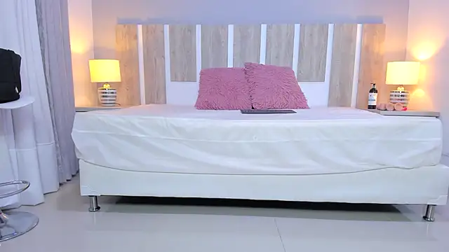 EmilySearss online show from March 31, 7:25 pm