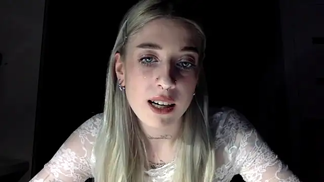 Snapshot of EmmyWet chatting on March 3, 6:36 pm EmmyWet online show from March 3, 6:36 pm