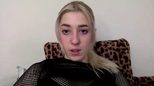 Snapshot of EmmyWet chatting on March 5, 1:18 pm EmmyWet online show from March 5, 1:18 pm