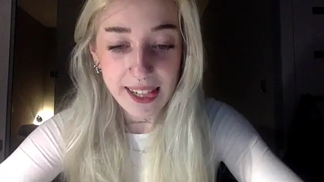 Snapshot of EmmyWet chatting on March 9, 7:51 pm EmmyWet online show from March 9, 7:51 pm